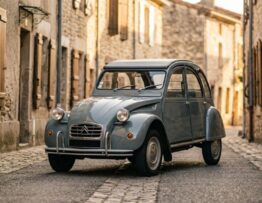 Levallois Perret Citroen 2CV moquee par le monde entier achetee 1024x576 1